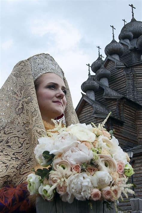 naked bride|Verrückte russische Hochzeit mit nackter Braut